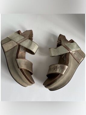 OTBT Women's Distressed Bushnell Wedge Sandal Size 6